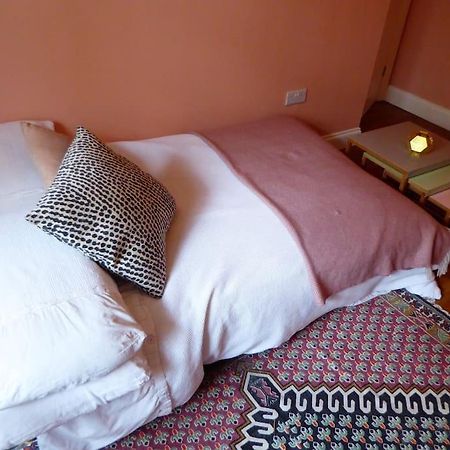 מארגייט Stylish And Colourful Flat Minutes From The Beach מראה חיצוני תמונה