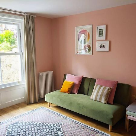 מארגייט Stylish And Colourful Flat Minutes From The Beach מראה חיצוני תמונה