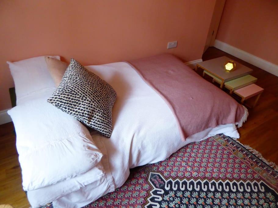 מארגייט Stylish And Colourful Flat Minutes From The Beach מראה חיצוני תמונה