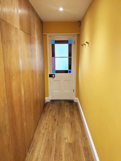 מארגייט Stylish And Colourful Flat Minutes From The Beach מראה חיצוני תמונה